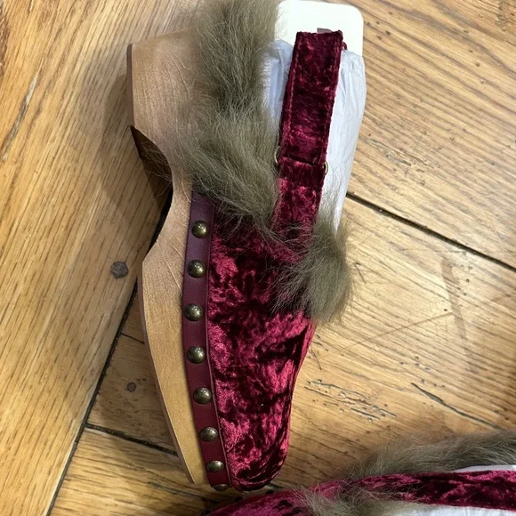 Mou Women's Velvet clogs in Deep Red - Picture 7 of 7
